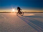 Drift na lodzie zamarzniętego stawu w Topornicy - aby to było bezpieczne temeratura przez wiele dni musi spadać poniżej -20 w nocy