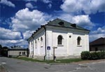 Synagoga w Józefowie z roku 1870. Wybudowana w miejscu starej, drewnianej z roku 1744. Ta murowana zbudowana jest z kamienia z pobliskiego kamieniołomu